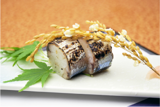 古くから伝わる伝統郷土料理、秋刀魚の棒寿司